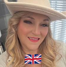 Throwback to spending some time with the man himself, Sir Cliff ❤️  Performing