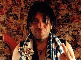 Der wohl einzige künstler, der darauf besteht, mit einem erhobenen ikke hüftgold. Timo Werner Das Sagt Der Urensohn Sanger Ikke Huftgold