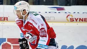 Sbíral body, vymýšlel divoká řešení, na která by si nikdo jiný netroufl. Hokejisty Pardubic Posilil Obrance Mikus Konci Naopak Troncinsky Sport Cz