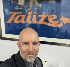 Kelly Yeomans's Instagram, Twitter & Facebook