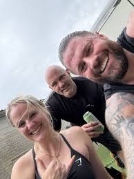 Kay Lou Haskins 🥶 hitting hard with the birthday present this year!! Big  workout, pizza and cold water dipping! not a bad way to spend a Sunday. But  it got me thinking