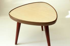 Blumenhocker Nierentisch Vintage Beige Braun Dreibein Holz Etsy Nierentisch Hocker Blumenhocker