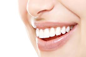 Biasanya prosedur veneer gigi ini dilakukan sebagai langkah atau solusi untuk gigi yang renggang, berlubang, patah ataupun gigi yang berwarna kuning. Mau Veneer Gigi Perhatikan Hal Ini Lifestyle Bisnis Com