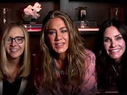 They had a great valentine's day! Friends Reunion On Emmys 2020 Jennifer Aniston Courteney Cox And Lisa Kudrow Come Together Times Of India