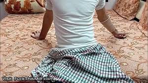 Uncle ka mota kala lund dekh kr kuvari ladki ki chut...