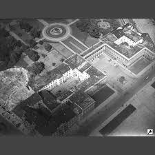 Tu stał pałac saski tu stał do czasu wyburzenia po powstaniu warszawskim pałac saski. Warszawa Ostatnie Spojrzenie