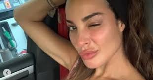 نادين نسيب نجيم قلبي، عكار جزء من لبنان والشهداء لبنانيّي أو لأن هالانفجار بعيد عن بيتك وما في مجال. Ø­Ù„ÙˆØ© Ø±ØºÙ… Ø§Ù„Ø¯Ù…Ø§Ø± Ù†Ø§Ø¯ÙŠÙ† Ù†Ø¬ÙŠÙ… ØªØªØºØ²Ù„ ÙÙŠ Ø¨ÙŠØ±ÙˆØª Ø¨Ù…Ø¬Ù…ÙˆØ¹Ø© ØµÙˆØ± Ù…Ù† Ø´Ø±ÙØ© Ù…Ù†Ø²Ù„Ù‡Ø§ Ø§Ù„ÙŠÙˆÙ… Ø§Ù„Ø³Ø§Ø¨Ø¹