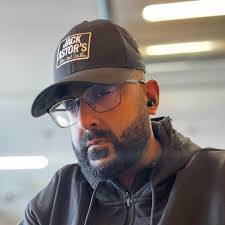 Out tonight with OC Transpo bus #2104 a 2021 New Flyer XE40 wrapped for the  “New Ways to Bus” program as seen here at Millennium station. Photo by me. 