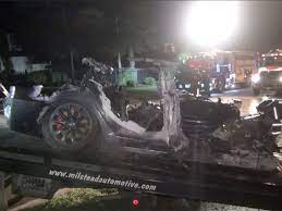 Tesla model 3 crash at 100 mph sends burning battery cells flying into homes. I Vyxgzopfcaom