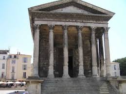 La Maison Carree De Nime Est Un Temple Romain Construit A La Fin Du 1er Siecle Avant J C Par L Empereur Auguste C E Empereur Auguste Empereur Romain Romain