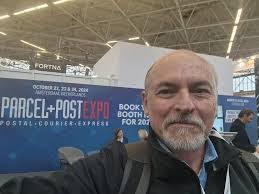 Erick Interiano's Instagram, Twitter & Facebook