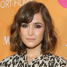 Rose Byrne Proves You Can Grow Out A Fringe And Avoid That Awkward Stage Rose Byrne Hair Growing Out Bangs Short Hair With Layers