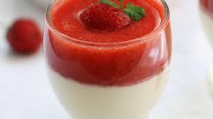 Recette De Candice Panna Cotta Inratable A La Vanille Coulis De Fruits Panna Cotta Recipe Strawberry Panna Cotta Food
