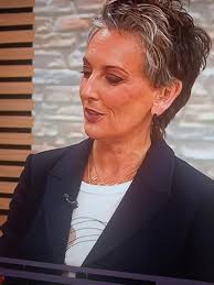 She looks great with short hair. Love it x what do you all think?