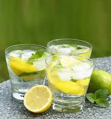 Zusammen mit den minzblättern und dem leinöl im mixer fein pürieren. 20 Detox Wasser Rezepte Fur Eine Entgiftungskur Flair Fashion Home
