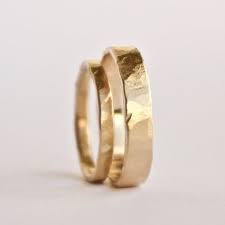 Ehering Set Zwei Gehammerte Goldene Ringe Rustikal Strukturierte Ringe 18 Karat Gold Eheringe Herren Damen Paare Ehering Herren Eheringe Ringe Gold