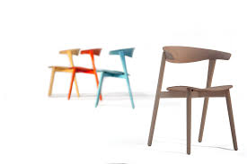 An Iconic Design That Combines The Work Of Solid Wood And The Curved Plywood 3d Spherical Geometry The Result Is Very C Chair Scandinavian Chairs Chair Design
