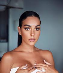 Ronaldo ka tradhtuar Georginën? Modelja i thotë të gjitha: Si përfunduam në  krevat (FOTO LAJM)