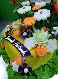 Biasanya ia dimakan dengan gulai atau, rendang ayam, atau daging pada majlis keramaian, seperti hari perkahwinan, kenduri kesyukuran. Selamat Hari Jadi Pulut Kuning Chesue Frozen Food Facebook