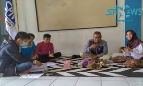 Pemerintah telah memastikan gaji perangkat desa tahun 2019 akan setara dengan gaji pegawai negeri sipil golongan iia. Thr Dan Upah Tidak Dibayar Pekerja Pt Dong Sung Mulsan Indonesia Akan Mogok Kerja Serikat Pekerja Nasional