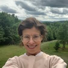 Sarah Broach's Instagram, Twitter & Facebook