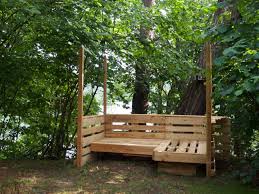 Diy Baue Dir Eine Gartenlounge Aus Europaletten Mit Muckenschutz Garten Lounge Paletten Garten Garten