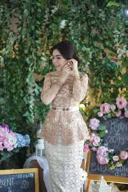 Kain pelapis yang digunakan bervariasi, tergantung selera anda. Pin Di Kebaya