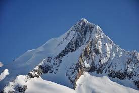 Die finsteraarhornhütte liegt auf 3048 müm am fusse des höchsten berner gipfels, dem finsteraarhorn (4274müm). Finsteraarhorn Ski Tour Skitour Guru