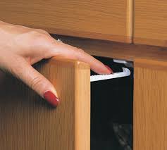 Welche kindersicherungen für schrank und schublade sind die besten? 12 Dreambaby Sicherheitsriegel Kindersicherung Fur Schublade Schrank Sicherung Ebay