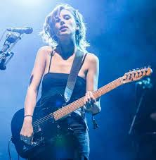 Ellie is the lead vocalist and guitarist of the band wolf alice. Steve Archer On Instagram To Cool For School Ellie Rowsell Of Wolf Alice Wolf Alice Female Musicians Indie Rock