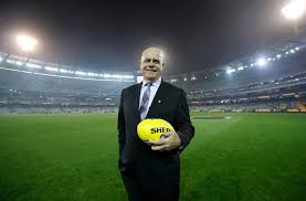 Bol tiež menovaný v tímoch afl a hawthorn storočia, v prednom vrecku pre afl a ako rover pre hawthorn. Leigh Matthews Doubt Over Increasing Afl Crowds