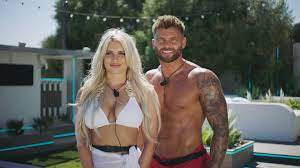 Love island's toby aromolaran has delivered yet another killer twist by revealing he still has feelings for chloe burrows. Love Island Jake Stuns Fans As He Films Toby And Kaz S Dare What To Watch