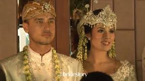 Di pernikahan itu, hamish memberikan 500 gram logam mulia sebagai mas kawin. Harga Cincin Kawin Raisa Hamish Daud Nyaris Rp300 Juta