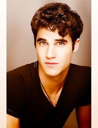 Darren criss and his wife, mia swier, are too cute. Glee Photo Darren Criss Blaine Anderson Darren Criss Darren Criss Glee Celebrity Crush