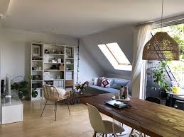 Modernes Helles Wohnzimmer In Maisonette Dachgeschosswohnung Wohnung Maisonette Wohnung Helle Wohnzimmer