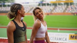 ,,i definitely still see dafne as a contender. Atleten Lopen Zich Warm Voor Zondag Fbk Games 2021 Youtube