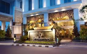 Taman yang luas dan kamar yang didesain secara modern juga. Jambuluwuk Malioboro Hotel Yogyakarta In Yogyakarta Indonesia From 31 Photos Reviews Zenhotels Com