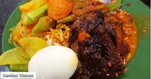 It taste better even without a mixture of kuah, with just a single type of kuah. Ada Yang Sanggup Beratur Panjang Kerana Dia Ini Sejarah Nasi Kandar Yang Ramai Tak Tahu