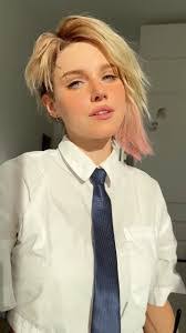 Gwen Dolyn's Instagram, Twitter & Facebook