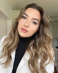 Hailey Hughes's Instagram, Twitter & Facebook