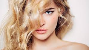 Barbara Pinheiro's Instagram, Twitter & Facebook