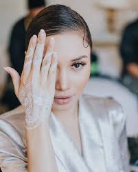 Pelakon emma maembong yang sedang berbulan madu bersama suami di langkawi, mengesahkan dirinya hamil empat bulan. See Emma Maembong Zahirah Macwilson S Dreamy Wedding Looks The Star