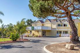 Read quality inn santa cruz reviews, accommodations and hotel photos as well as room rates and availibilty. Quality Inn And Suites Capitola By The S Usa Bei Hrs Gunstig Buchen