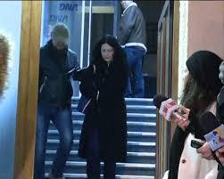 Asta în condiţiile în care la sfârşitul anului trecut valora 19.000 de dolari. CrinuÅ£a Dumitrean FostÄƒ SefÄƒ Anrp ReÅ£inutÄƒ De Dna Pentru 24 De Ore In Dosarul Bica Cocos Video