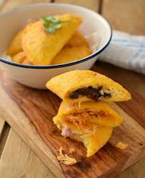 Empanadas Venezolanas Hechas Con Harina De Maiz Y Distintos Rellenos Incluso Puedes Usar Sobrantes D Empanada Venezolana Empanadas De Harina Recetas De Comida