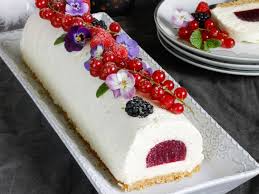 Decouvrez Notre Recette Facile Et Rapide De Buche Facon Cheese Cake Sur Cuisine Actuelle Retrouvez Les Etapes De Preparation Cheesecake Gateau Roule Recette