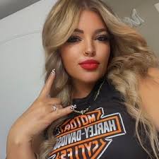 Emily Locklear (@empaigelock)