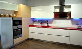 Realizado en acero inoxidable con una dimensión mínima y lineas redondeadas, siendo un tirador funcional para cualquier acabado de mueble de cocina. El Mundo De Los Tiradores De Cocina Cocinas Rio