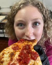 New pie! “Uncle Johnny” Upside down pie Extra sauce Just  @grandecheesefoodservice whole milk mozz, @biancodinapolitomatoes sauce,  and pecorino. Little more flop