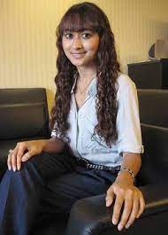 Diana nasimuddin is the sister of her other siblings from her dad's second marriage with rokiah abdullah. Nadia Keeps Naza Flag Flying The Star